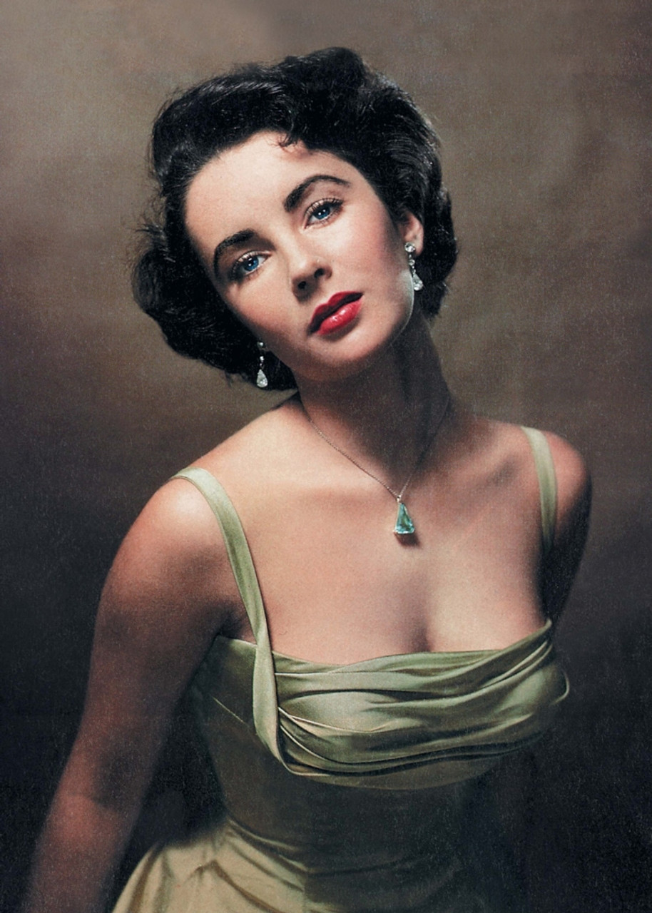 Elizabeth Taylor - Green Dress with Green Necklace Photo Print (8 x 10) -  Item # DAP17728 - Posterazzi