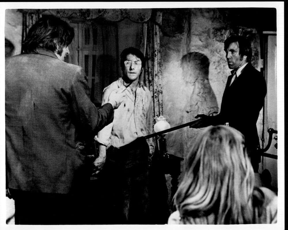 Dustin Hoffman, Susan Del Henney, And Ken Hutchison In Straw