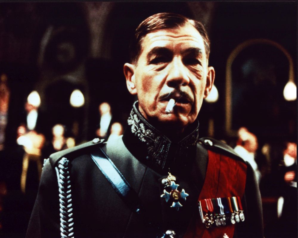 Ian Mckellen Smoking Cigarette In Richard Iii Photo Print (8 x 10) - Posterazzi