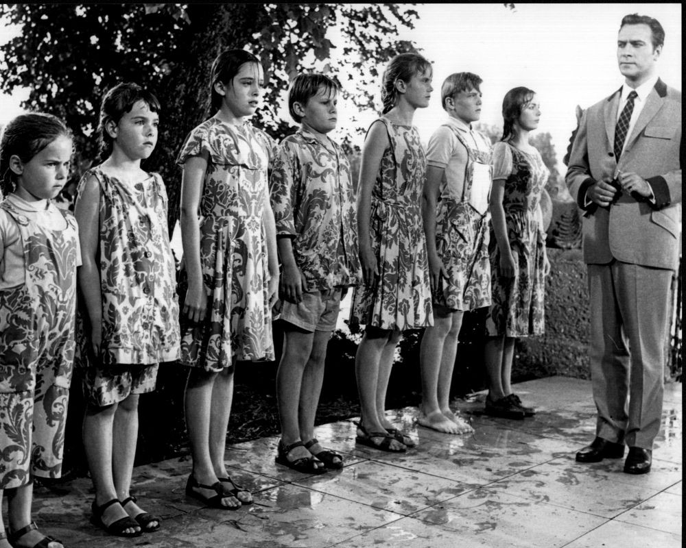 Christopher Plummer And Children In A Line In The Sound Of Music Black ...