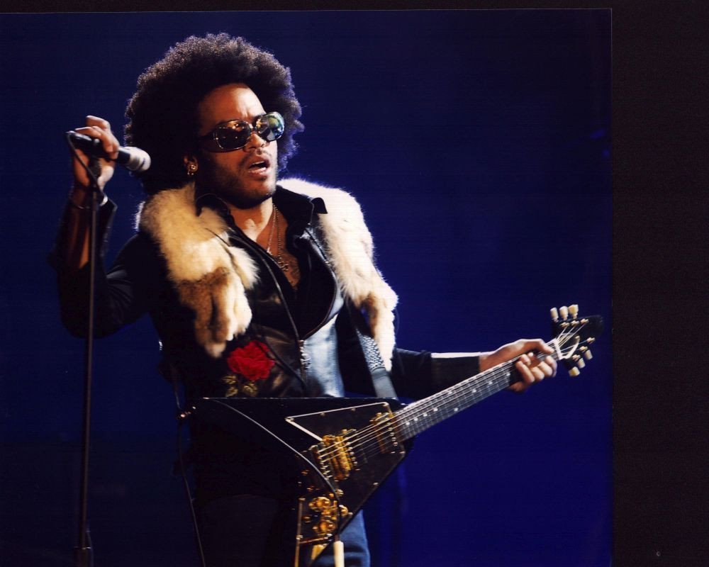 Lenny Kravitz On Stage In Leather Jacket With White Fur Photo