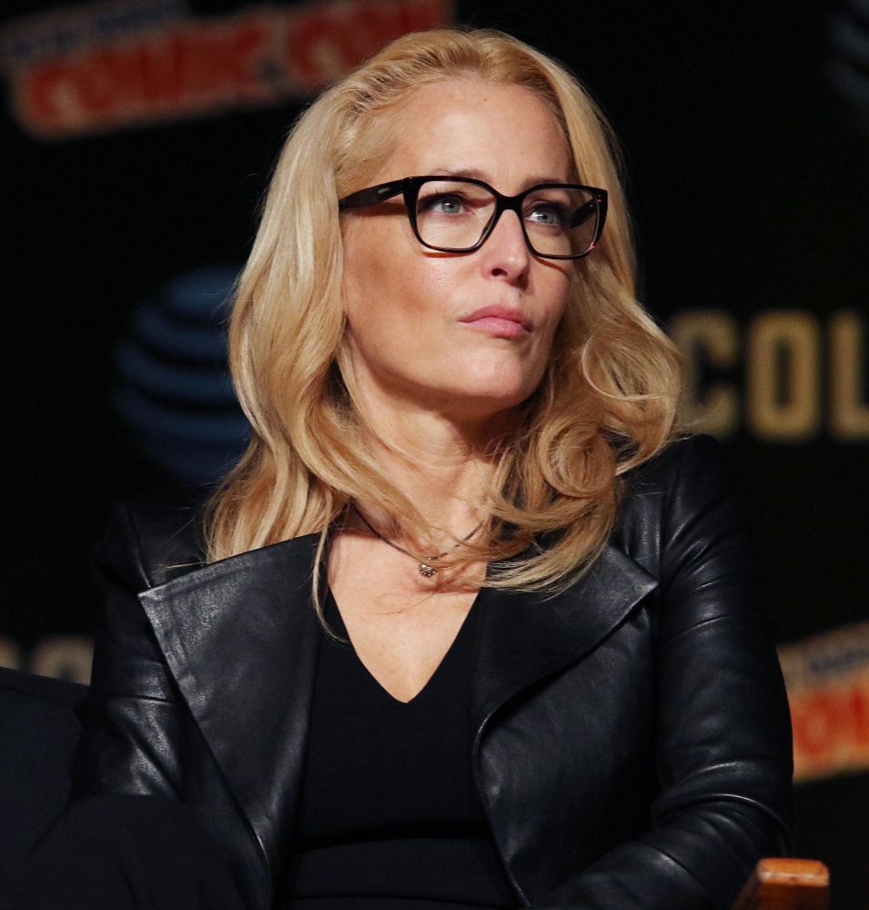 Gillian Anderson 2017, Photo By John Barrett (Gillian Anderson3559) Poster - Posterazzi