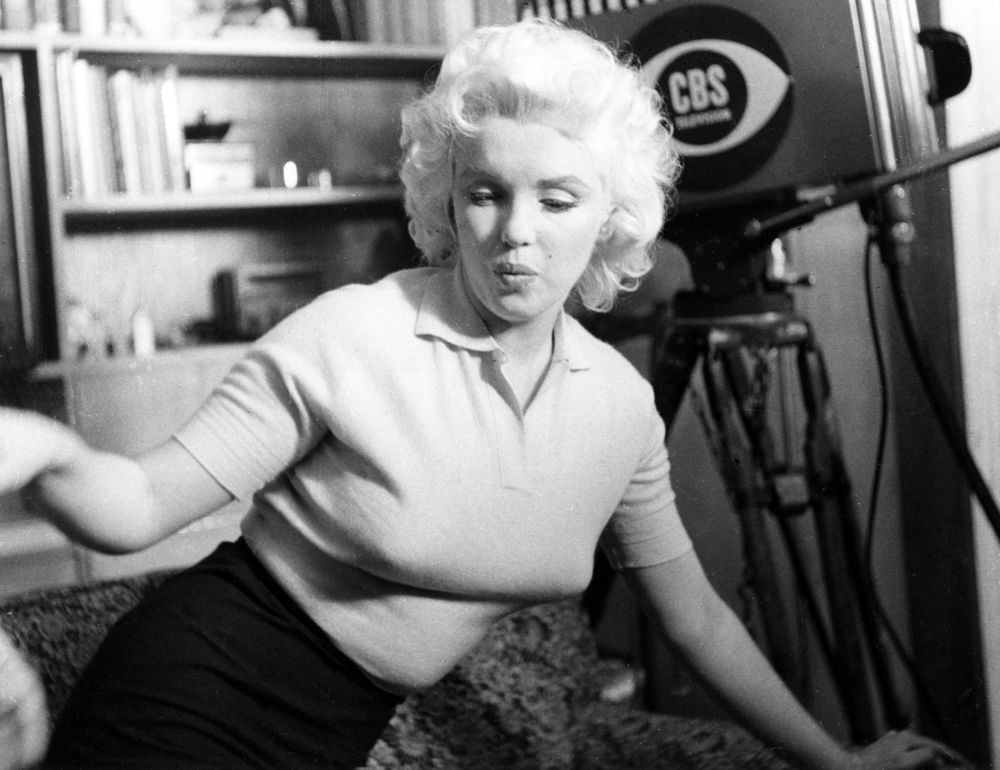 Marilyn Monroe, On Set, 1955 Poster Print - Posterazzi