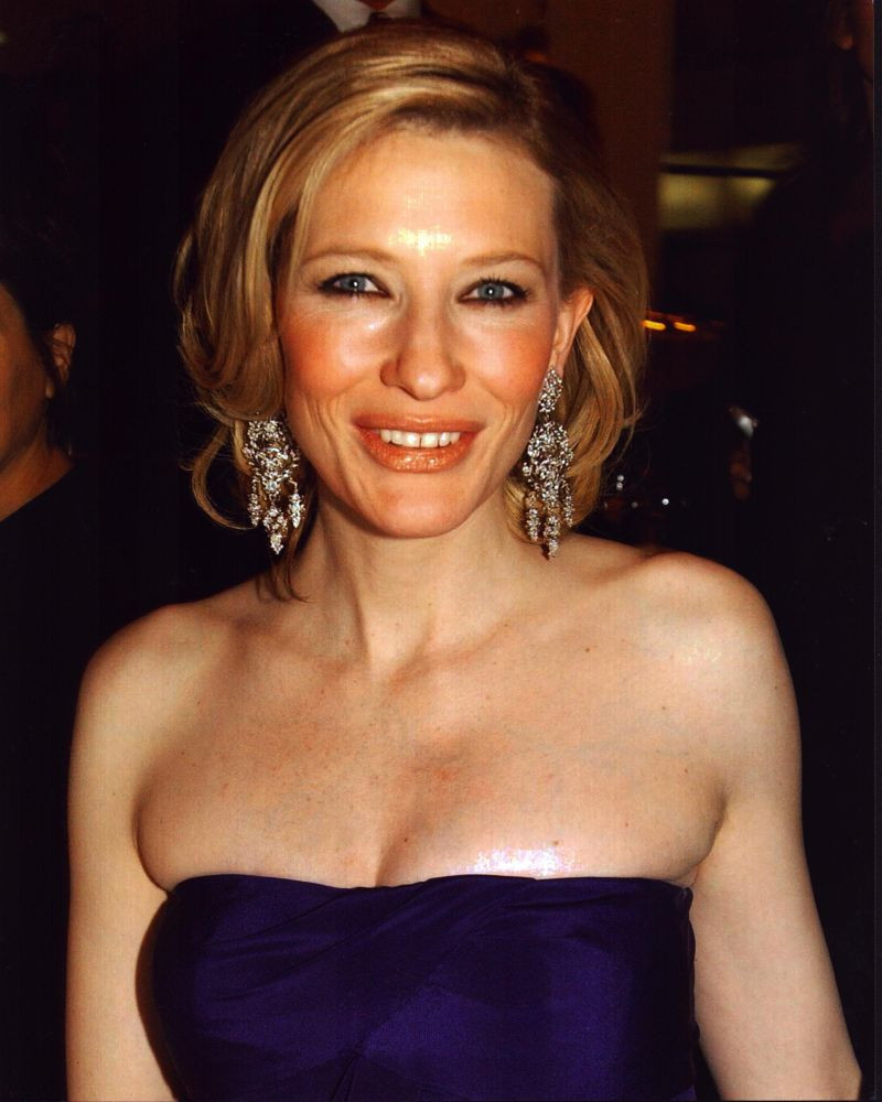 Cate Blanchett In Purple Strapless Dress Photo Print Item
