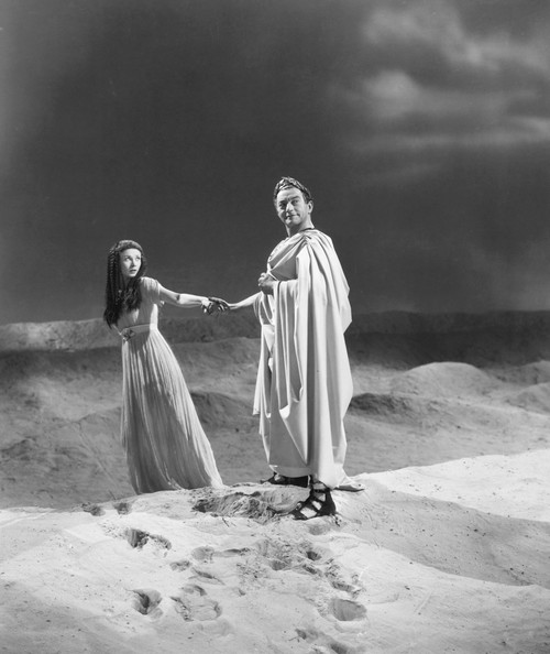 Caesar And Cleopatra From Left: Vivien Leigh Claude Rains 1945 Photo Print - Item # VAREVCMBDCAANEC125H