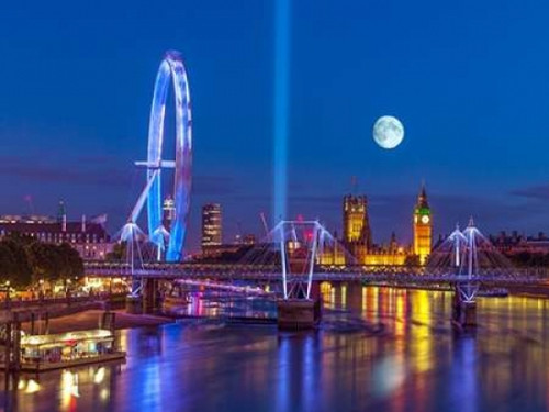 Night view of the London Eye, Golden Jubilee bridge and Westminster, London, UK Poster Print by  Assaf Frank - Item # VARPDXAF20140810029P