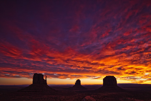 Sunrise Over Monument Valley, Arizona. PosterPrint - Item # VARDPI2037442