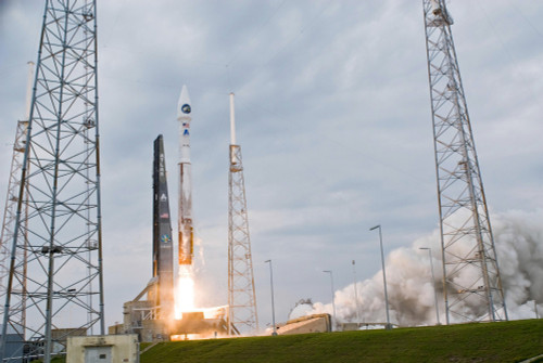 Fire and smoke signal the liftoff of the Atlas V/Centaur launch vehicle Poster Print - Item # VARPSTSTK202763S