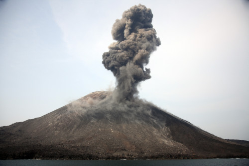 May 19, 2008 - Ash cloud from vulcanian eruption of Anak Krakatau volcano, Sunda Strait, Java, Indonesia Poster Print - Item # VARPSTRRS300212S