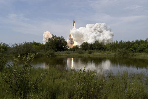 July 15, 2009 - Space Shuttle Endeavour lifts off from launch pad 39A at the Kennedy Space Center in Cape Canaveral, Florida Poster Print - Item # VARPSTSTK202978S