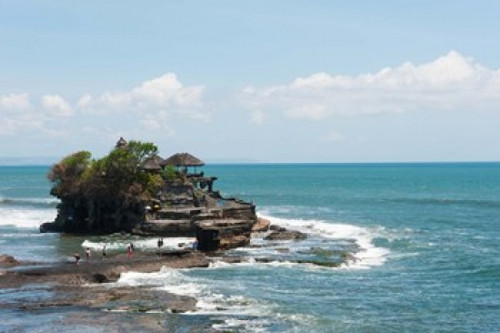 Sea temple  Tanah Lot Temple  Tanah Lot  Bali  Indonesia Poster Print by Panoramic Images (36 x 24) - Item # PPI148556