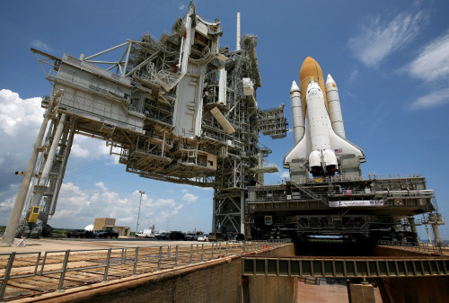 Space Shuttle Discovery atop the mobile launcher platform Poster Print - Item # VARPSTSTK202844S