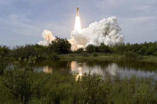 July 15, 2009 - Space Shuttle Endeavour lifts off from launch pad 39A at the Kennedy Space Center in Cape Canaveral, Florida Poster Print - Item # VARPSTSTK202979S