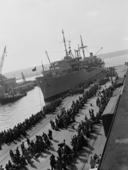 USA   Washington  Seattle  troops embark on transport for war duty in Korea Poster Print - Item # VARSAL255423802