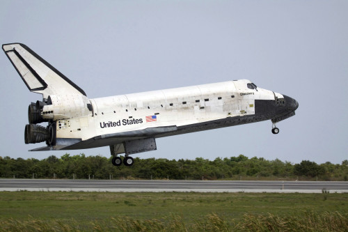 Space Shuttle Discovery approaches landing on the runway at the Kennedy Space Center Poster Print - Item # VARPSTSTK202597S