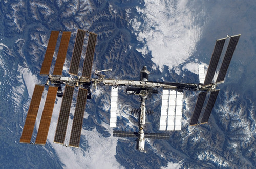 November 5, 2007 - The International Space Station backdropped by a rugged Earth terrain Poster Print - Item # VARPSTSTK201792S