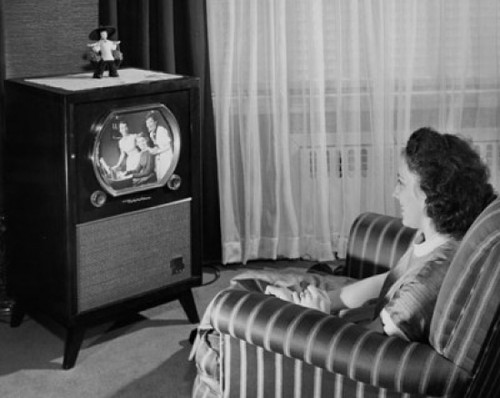 Side profile of a mid adult woman watching television Poster Print - Item # VARSAL2551666
