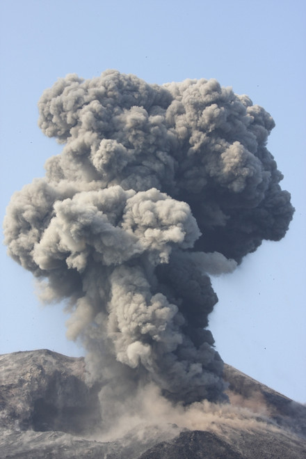 May 19, 2008 - Ash cloud from vulcanian eruption of Anak Krakatau volcano, Sunda Strait, Java, Indonesia Poster Print - Item # VARPSTRRS300208S