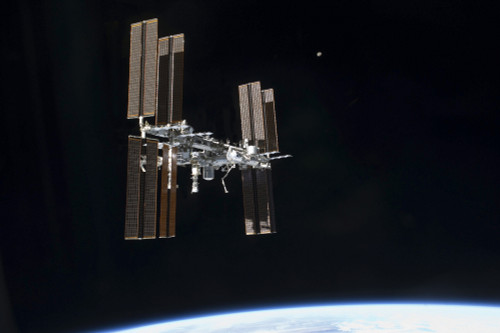 July 19, 2011 - The International Space Station in orbit above Earth Poster Print - Item # VARPSTSTK204695S