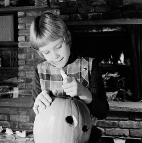 Girl preparing pumpkin for Halloween Poster Print - Item # VARSAL255418592
