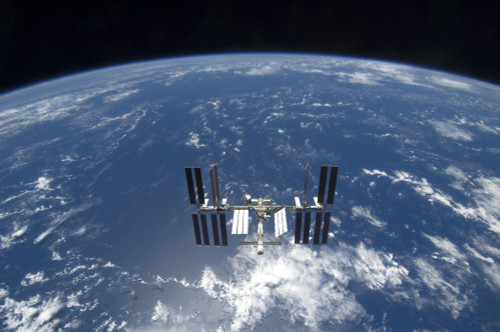 March 25, 2009 - International Space Station backdropped by a blue and white Earth Poster Print - Item # VARPSTSTK202585S