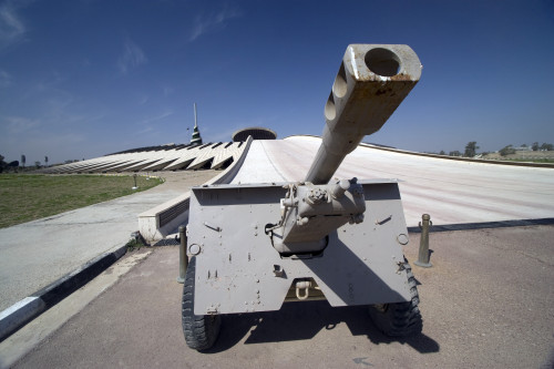Baghdad, Iraq - An Iraqi Howitzer sits at the entrance of the Monument to the Unknown Soldier Poster Print - Item # VARPSTTMO100082M