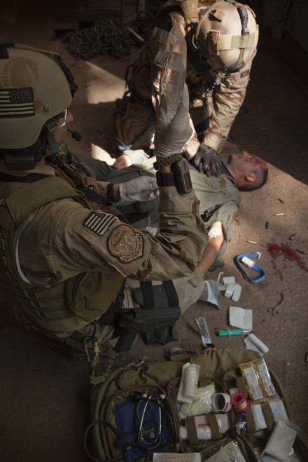 U.S. Air Force CSAR parajumpers giving first aid Poster Print - Item # VARPSTTWE300025M