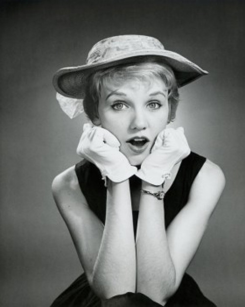 Portrait of a young woman with her hands on her chin Poster Print - Item # VARSAL25550022
