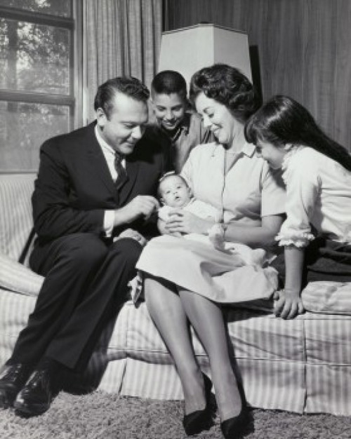 Parents and their children sitting on a couch Poster Print - Item # VARSAL25518625