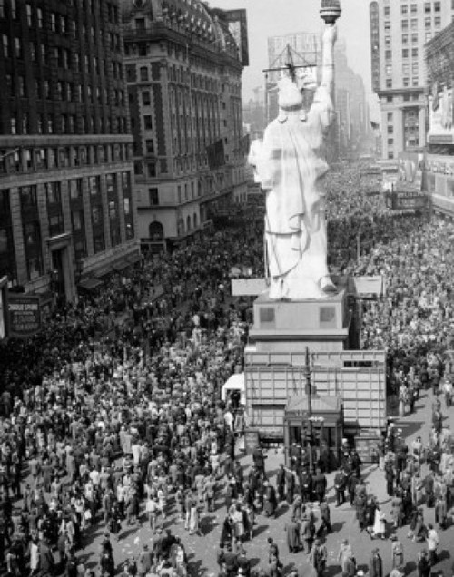 Times Square  New York City  USA Poster Print - Item # VARSAL9902500
