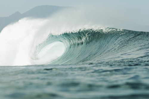 Hawaii, Oahu, Pipeline, Wave Breaking. PosterPrint - Item # VARDPI1975814