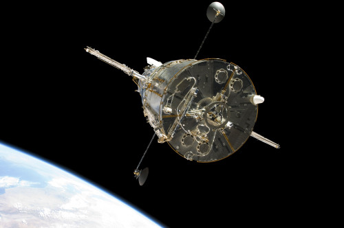May 19, 2009 - The Hubble Space Telescope in orbit above Earth Poster Print - Item # VARPSTSTK202730S