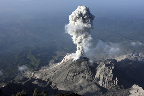 January 3, 2009 - Santiaguito ash eruption, Guatemala Poster Print - Item # VARPSTMRE100040S