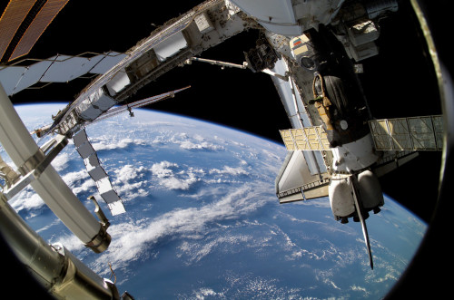 September 17, 2006 - A docked Space Shuttle Atlantis and a Soyuz spacecraft Backdropped by the blackness of space and Earth's horizon. Poster Print - Item # VARPSTSTK201375S
