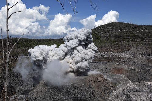 September 1, 2009 - Ibu eruption, Halmahera Island, Indonesia Poster Print - Item # VARPSTMRE100042S