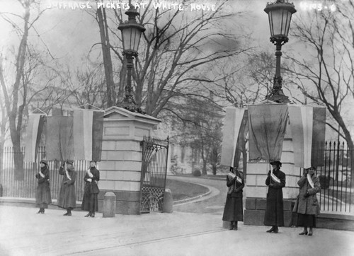 Suffragettes at White House, 1917 Poster Print by Science Source - Item # VARSCI9C4534