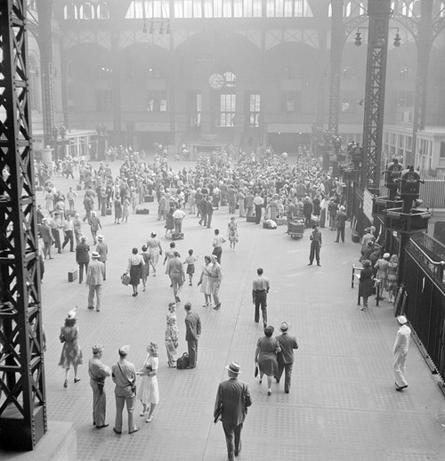 NYC, Penn Station, 1942 Poster Print by Science Source - Item # VARSCIJE9103
