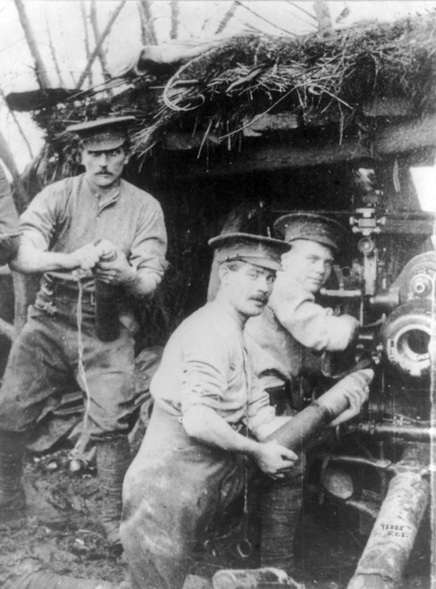 WWI, British Soldiers Loading Howitzer, 1915 Poster Print by Science Source - Item # VARSCIBZ1791