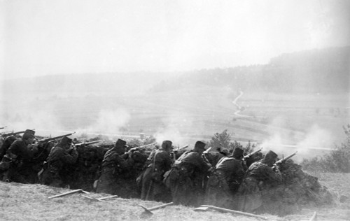 WWI, French Infantry Firing from Trench Poster Print by Science Source - Item # VARSCIBZ5190
