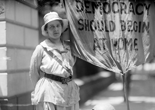 White House: Suffragette. /Na Suffragette Picketing In Front Of The White House, Washington, D.C., 1917. Poster Print by Granger Collection - Item # VARGRC0114908