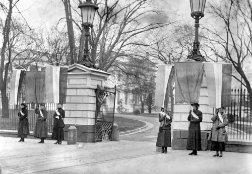 White House: Suffragettes. /Nwomen Suffragettes Picketing In Front Of The White House, Washington, D.C., 1917. Poster Print by Granger Collection - Item # VARGRC0114909