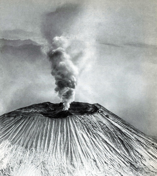 Mount Vesuvius Eruption Poster Print by Science Source - Item # VARSCIJC3367
