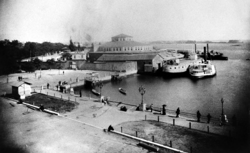 Castle Garden, C1880. /Na View Of Battery Landing, At The Southern Tip Of Manhattan In New York City, And Castle Garden, The City'S Immigration Station From 1855 To 1890. Photographed C1880. Poster Print by Granger Collection - Item # VARGRC0124779