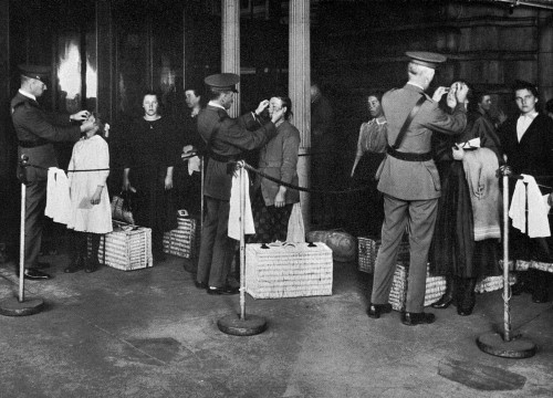 Ellis Island: Examination. /Nimmigrants Being Examined For Eye Diseases At Ellis Island, Early 20Th Century. Poster Print by Granger Collection - Item # VARGRC0124854