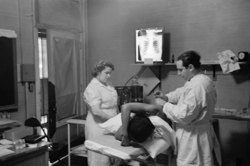Chicago: Sanitarium, 1941. /Npneumothorax Treatment For A Patient With Tuberculosis At The Municipal Sanitarium On The South Side Of Chicago, Illinois. Photograph By Russell Lee, 1941. Poster Print by Granger Collection - Item # VARGRC0323403