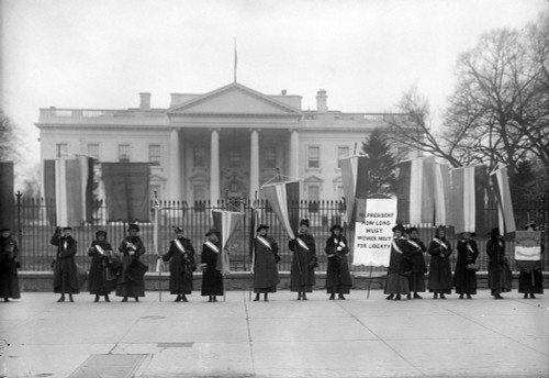 White House: Suffragettes. /Nwomen Suffragettes Picketing In Front Of The White House, Washington, D.C., 1917. Poster Print by Granger Collection - Item # VARGRC0114898