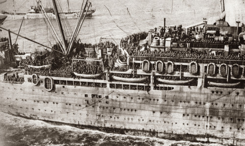 World War I: Return Home. /Nthe Leviathan Crowded With 10,000 Men Of The 27Th Division Nearing Port In New York, New York. Photograph, 1919. Poster Print by Granger Collection - Item # VARGRC0409345