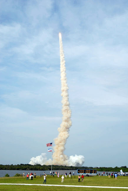 Space Shuttle Endeavour lifts off from Kennedy Space Center Poster Print by Stocktrek Images - Item # VARPSTSTK202970S