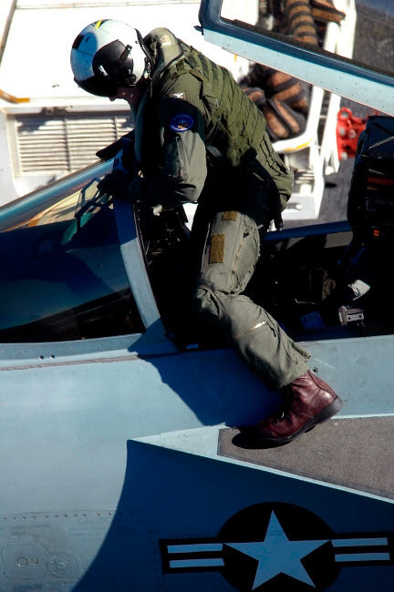 Commander exits An F/A-18E Super Hornet aircraft Poster Print by Stocktrek Images - Item # VARPSTSTK101136M