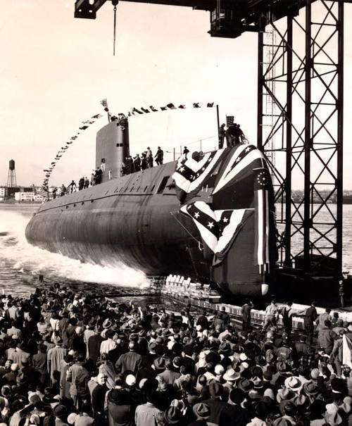 USS Nautilus slips into the Thames River Poster Print by Stocktrek Images - Item # VARPSTSTK105567M